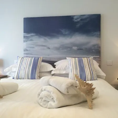 9 Sandpiper * New Quay
